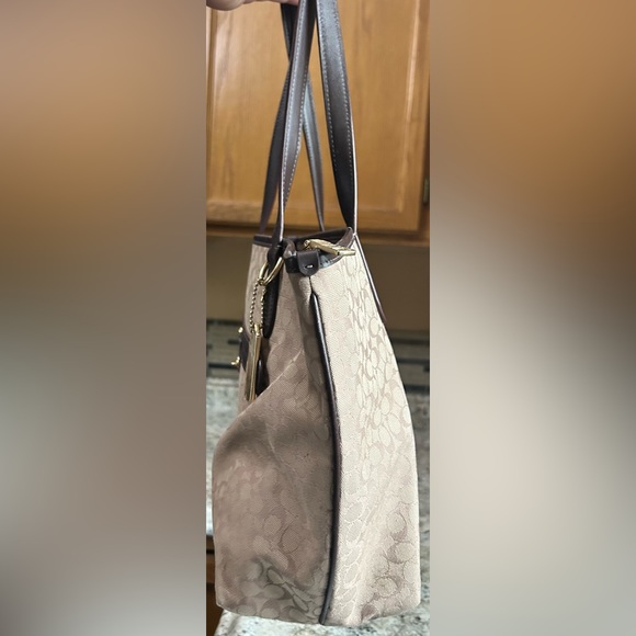 Coach purse 14x12x6. Great. - Picture 5 of 6